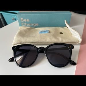 TOMS Women Aaryn Black Sunglasses